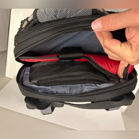 SwissGear - "NWT" Synergy Backpack for 16" Laptop Black and Gray MBS Logo - Picture 14 of 15